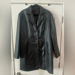 Vintage PHASE TWO Women’s Black Leather Button Down Coat.‎ Size Large.